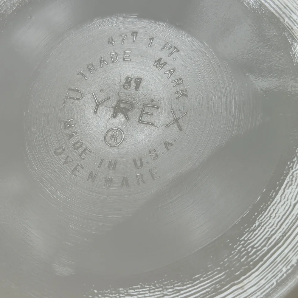Vintage 1970s Pyrex Butterfly Gold #471 1-pint round casserole baking dish